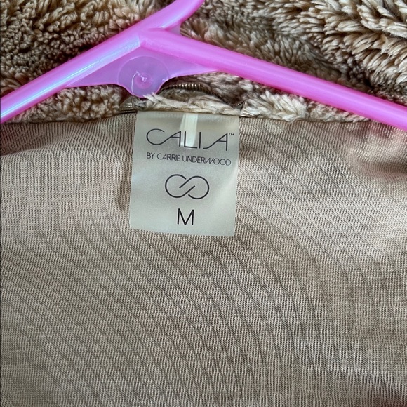 Women’s  Tan Quilted Vest - Picture 9 of 9